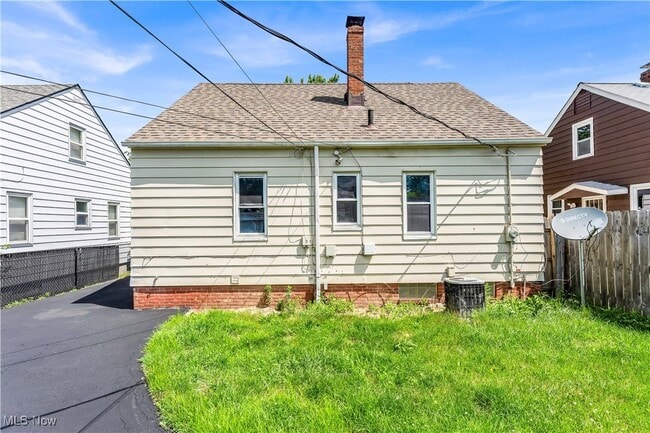 Building Photo - 15604 Benhoff Dr