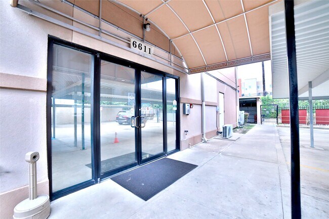 Building Photo - 6611 W Sam Houston Pkwy S