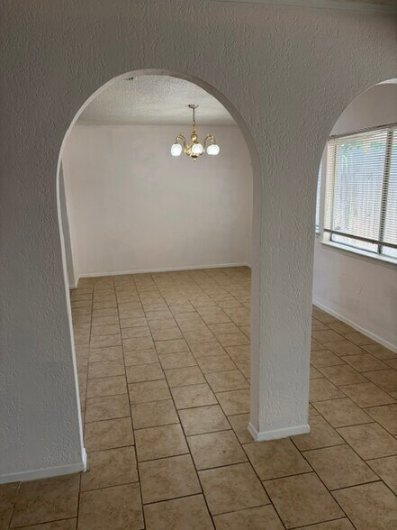 Building Photo - 2524 Catalina Way