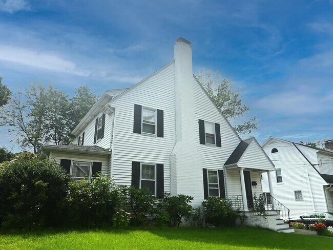 Building Photo - 142 Jackson St