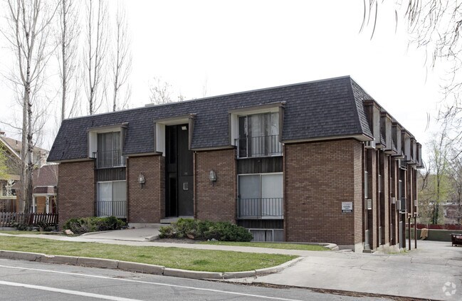 Building Photo - 770 3rd Ave