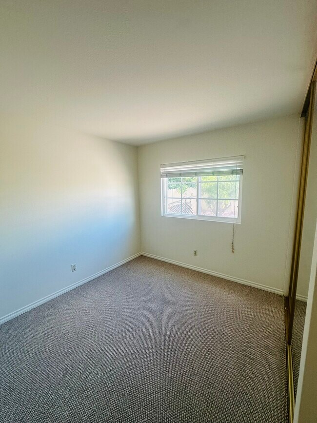 Building Photo - 4056 Caseman Ave
