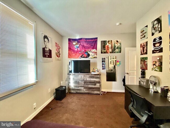 Building Photo - 2020 N Carlisle St