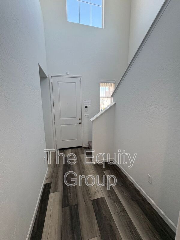 Building Photo - 3036 N Parkside St