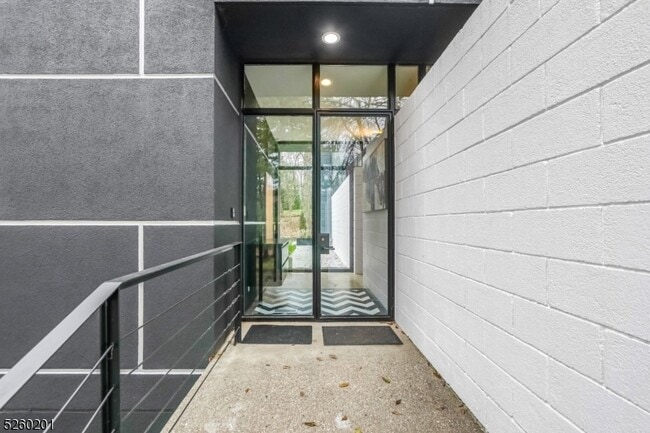 Building Photo - 451 Mountain Ave