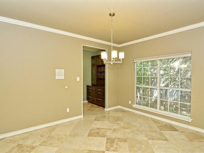 Building Photo - PRELEASING FOR BEGINNING OF JUNE! COME INTO YOUR OASIS!