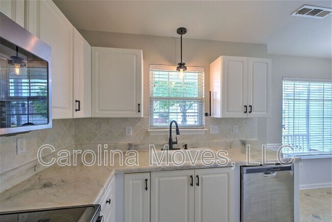 Building Photo - 17 Woolridge Way