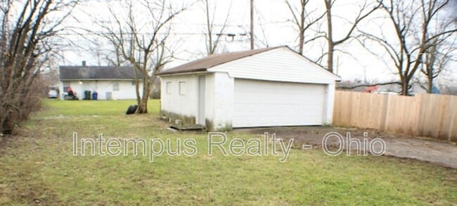 Building Photo - 967 Duxberry Ave