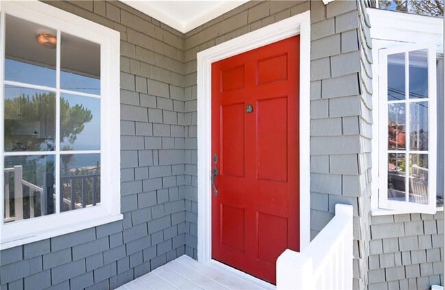 Building Photo - 2344 Glenneyre St