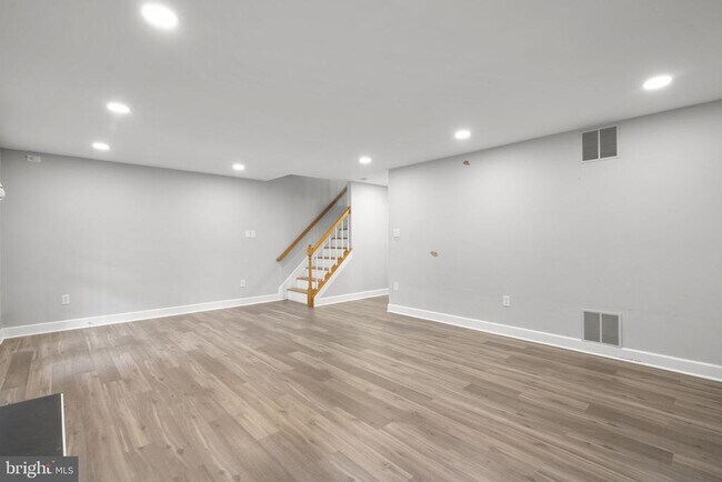 Building Photo - 10 Loganwood Ct