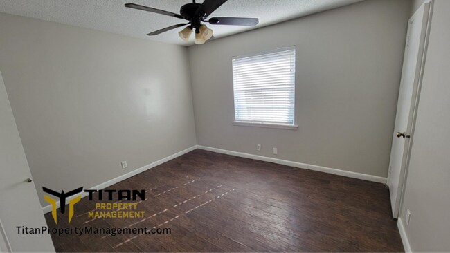 Building Photo - 2bed/1bath Townhouse
