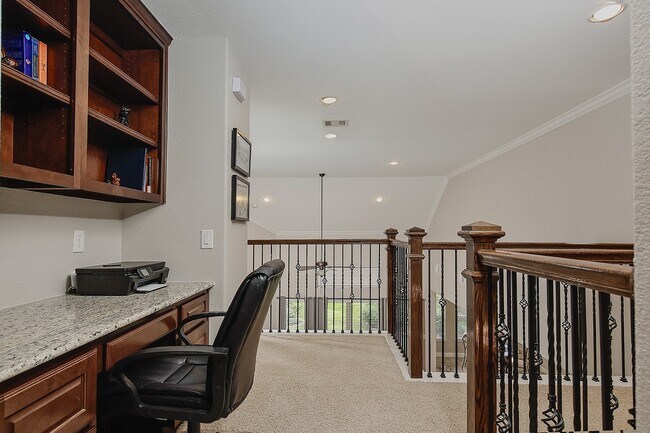 Building Photo - 47 Canoe Bend Dr