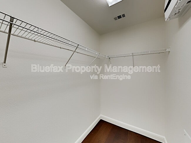 Building Photo - 9723 Connemara Bend