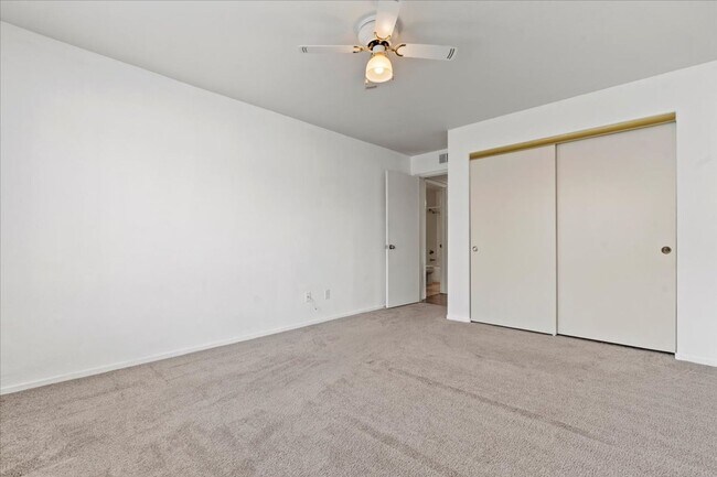 Building Photo - Bright, Modern 2 Bedroom Upstairs Condo, Community Pool, Gated, Covered Parking
