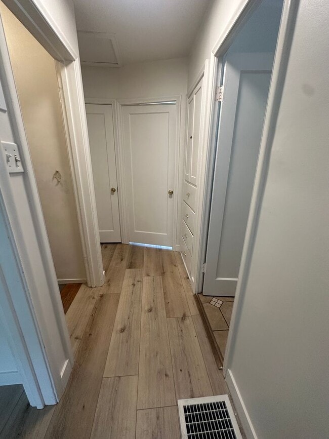 Building Photo - GET $500 OFF THE FIRST MONTHS RENT!!!!