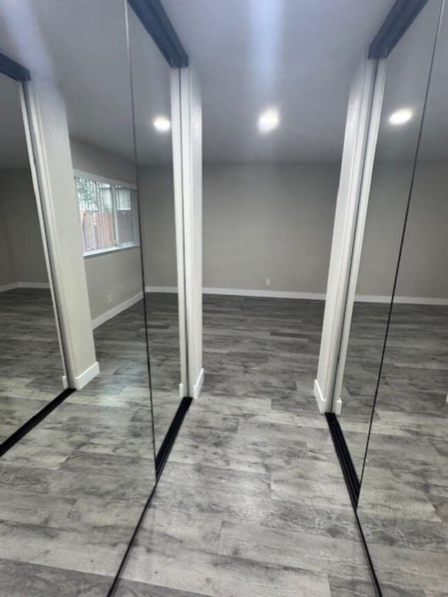 Building Photo - Beautifully updated 2-bedroom, 2-bathroom ...