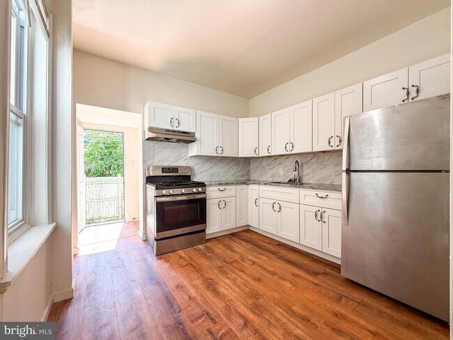 Building Photo - 156 W Albanus St