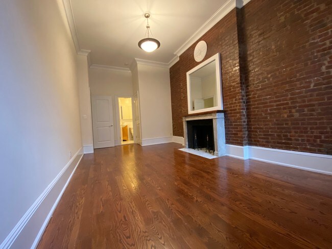 Building Photo - 169 W 76th St