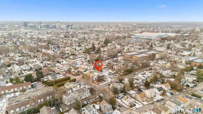 Building Photo - 7 Willowbrook Pl