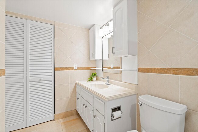 Building Photo - 5100 N Ocean Blvd