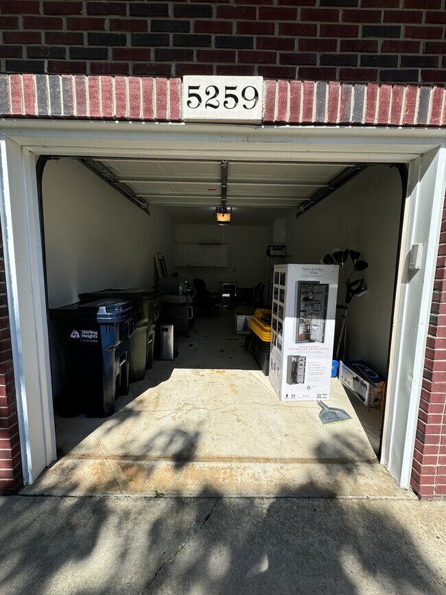 Building Photo - 5259 Twin Oaks Dr