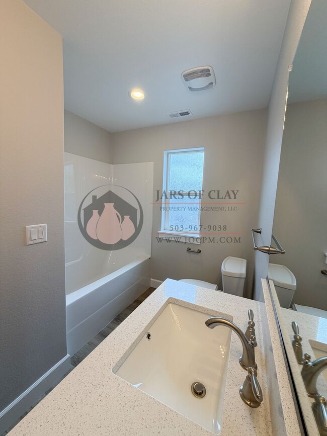 Building Photo - 1329/1331 #2023-LL765