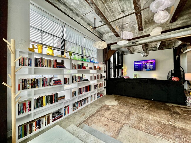 Building Photo - Swanky, Funky, Groovy, loft space Cincinna...