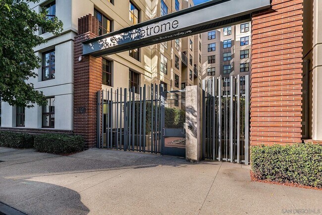 Primary Photo - Amazing Studio 2 blocks from Petco Park w/...