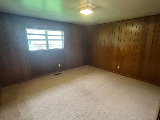 Building Photo - 105 Ave 3 NW