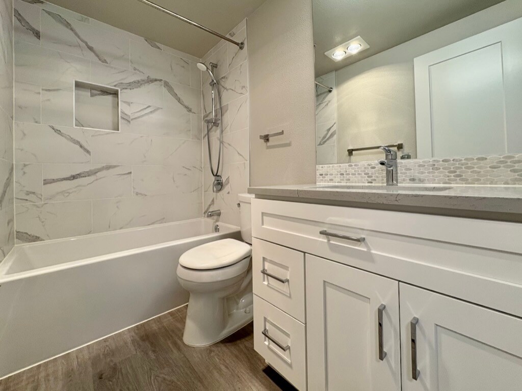Secondary bath - 12510 109th Ct NE