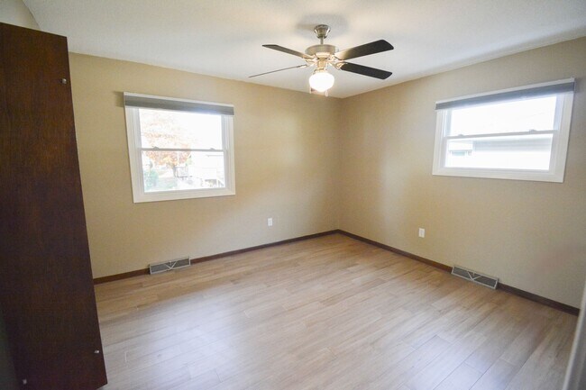 Building Photo - 3-Bedroom Home for Rent Near Broadway North