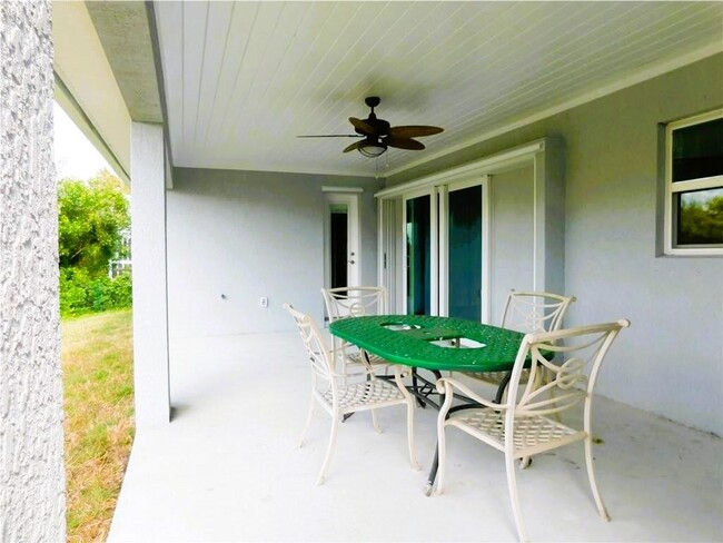 Building Photo - 1358 Schumann Dr