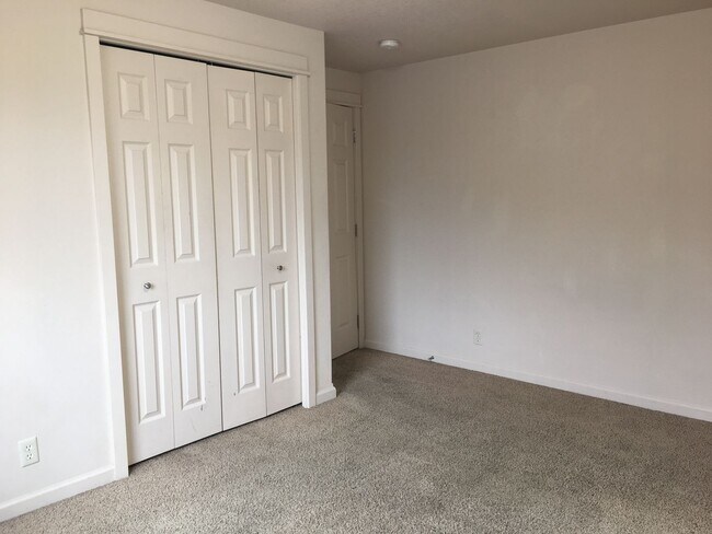 Building Photo - Spacious home in desirable neighborhood in Creswell, OR.