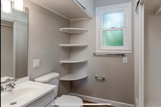 Building Photo - 911 Myrtle St