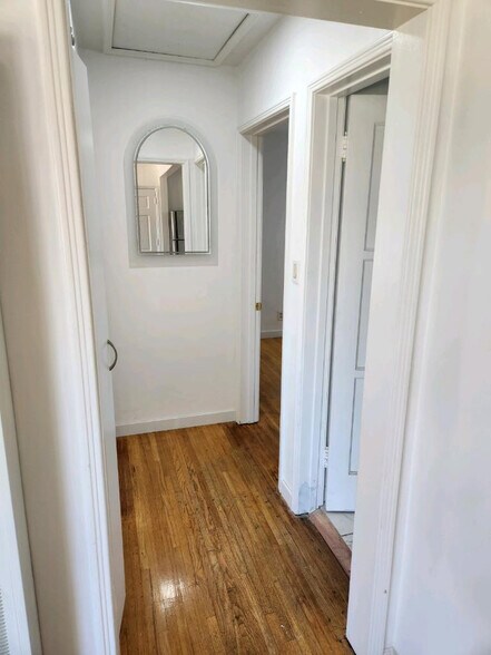 Building Photo - 1147 W 11th St