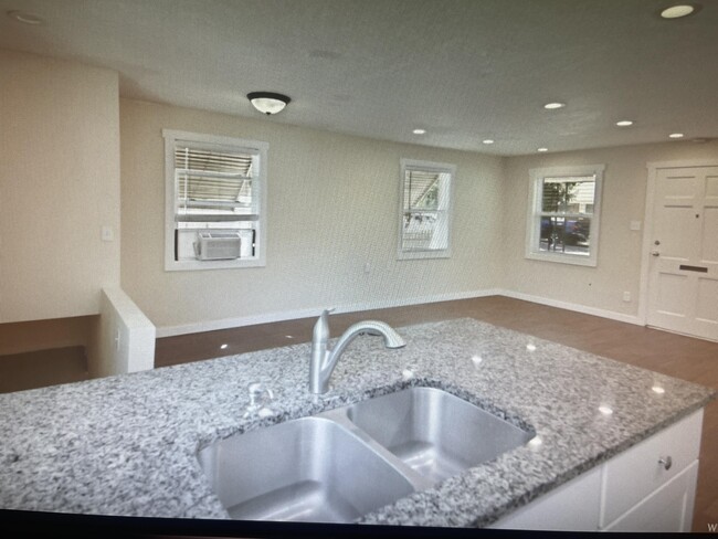 Building Photo - 1515 E 3010 S