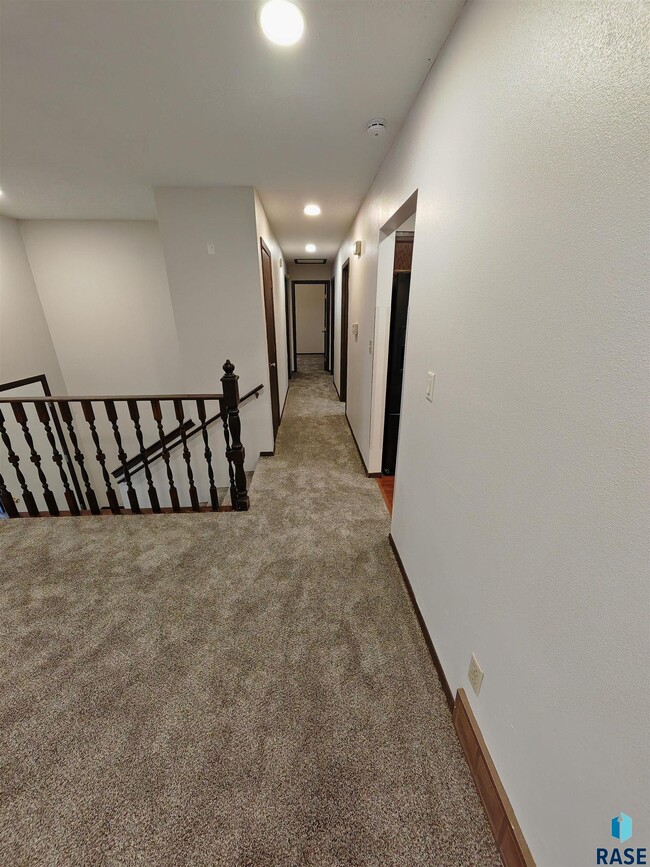 Building Photo - 4504 S Cliff Ave