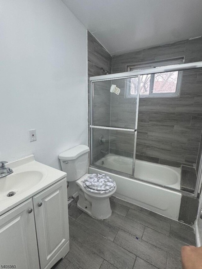 Building Photo - 125 W Broadway