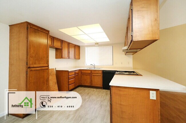 Building Photo - 6822 Creekside St