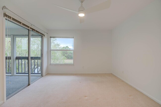 Building Photo - 8291 SE Croft Cir