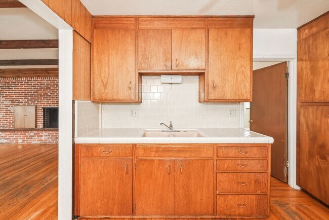 Building Photo - 420 Carrillo St