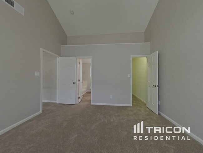 Building Photo - 9020 Country Barn Ct
