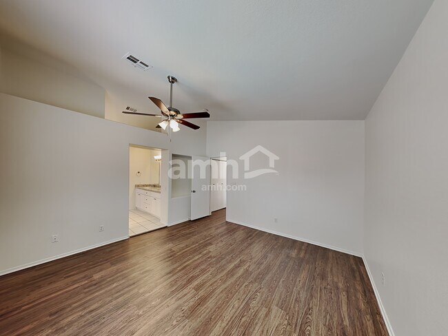 Building Photo - 9516 Fox Forest Ave