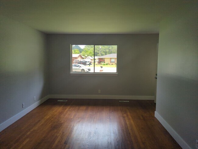 Building Photo - 1302 Ridgefield Cir