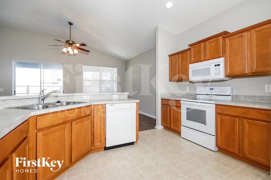 Building Photo - 8719 Sandy Plains Dr