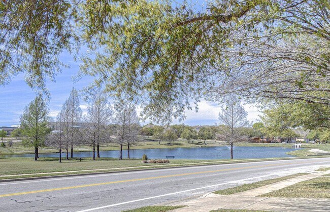 Building Photo - 2785 Lake Forest Dr