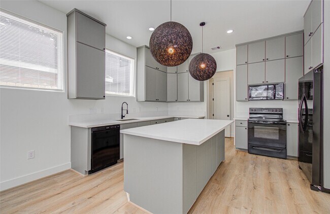 Building Photo - 4605 Edison St