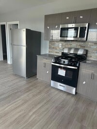 Building Photo - 651 Barnum Ave