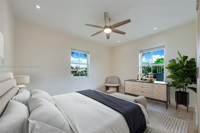 Building Photo - 6356 SW 14th St