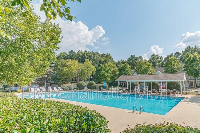 Building Photo - 8289 Christmas Ct